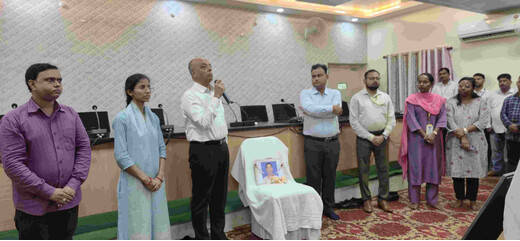 समाहरणालय में आईटी सहायक के आकस्मिक निधन पर शोक सभा आयोजित, डीएम ने दी संवेदना